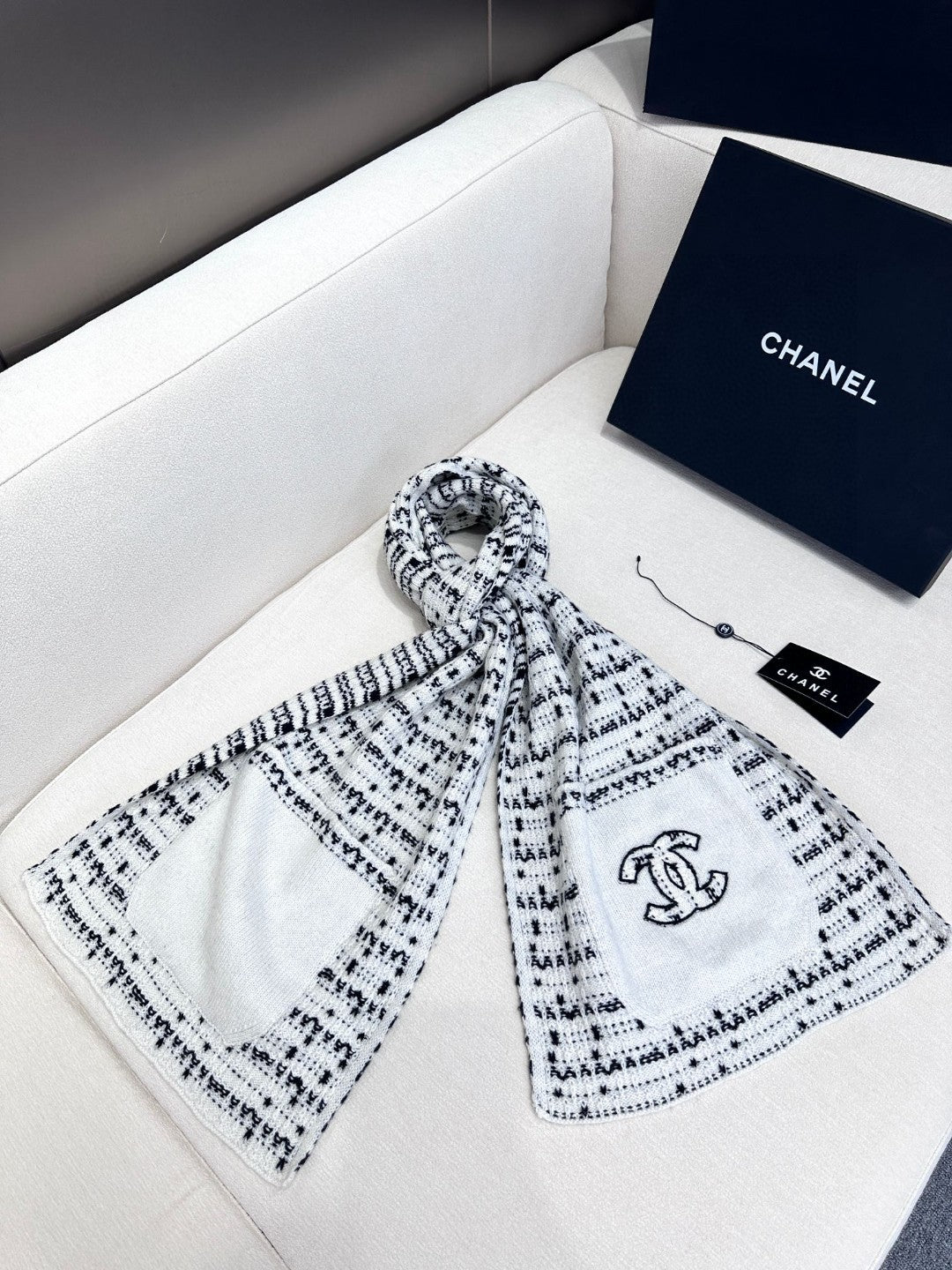 CHANEL SCARF 180 CM IN WHITE MIX BLACK CASHMERE 403851