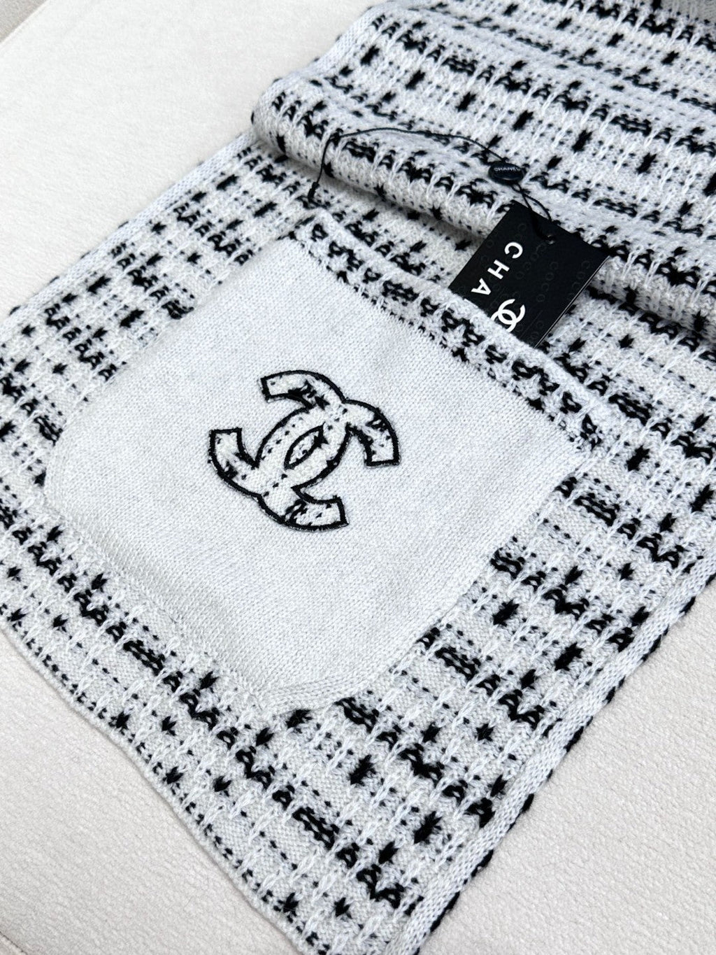 CHANEL SCARF 180 CM IN WHITE MIX BLACK CASHMERE 403851