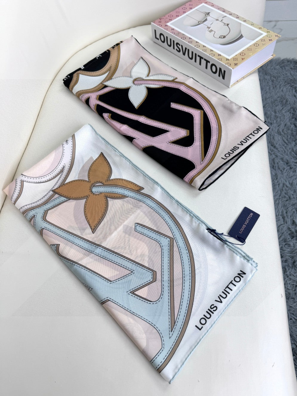 LOUIS VUITTON LV SCARF 90 CM IN SILK 719999