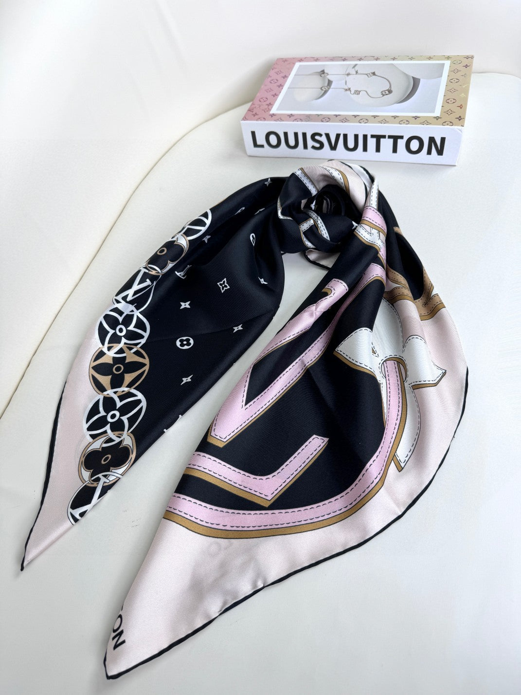 LOUIS VUITTON LV SCARF 90 CM IN SILK 720000