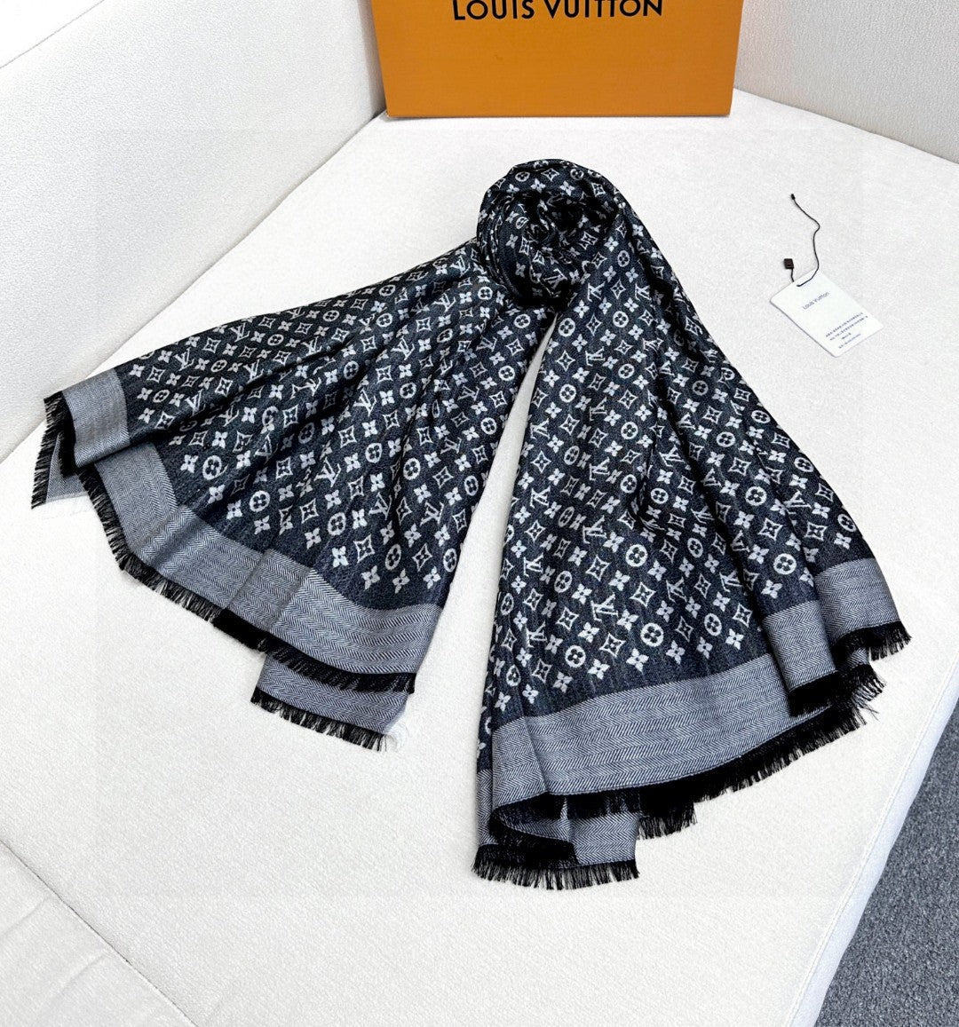 LOUIS VUITTON LV SCARF 120 CM IN WOOL MIX SILK 737299