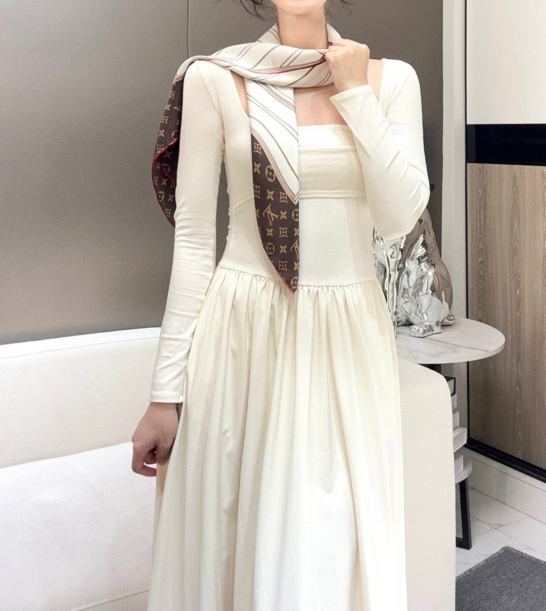 LOUIS VUITTON LV SCARF 90 CM IN SILK 737304