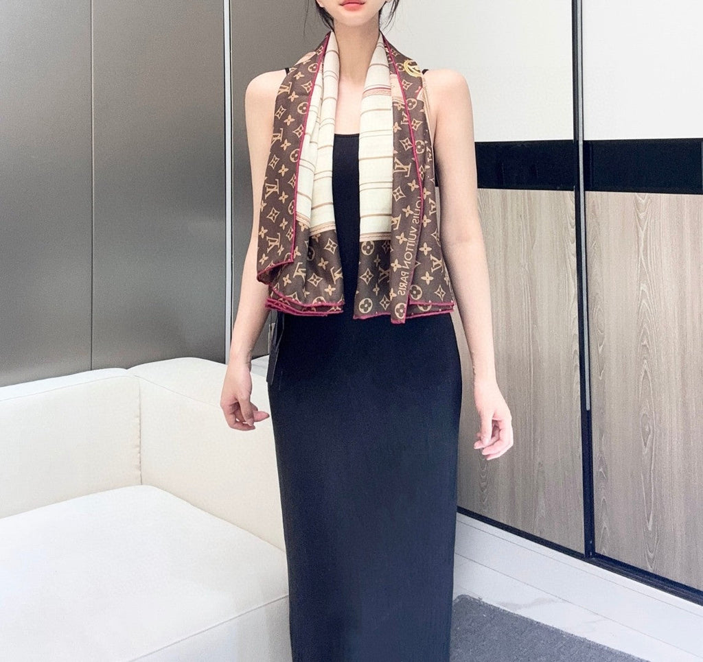 LOUIS VUITTON LV SCARF 140 CM IN SILK 721536
