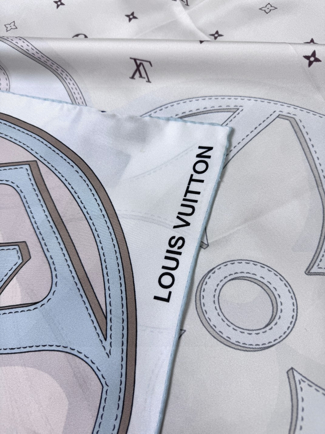 LOUIS VUITTON LV SCARF 90 CM IN SILK 719999