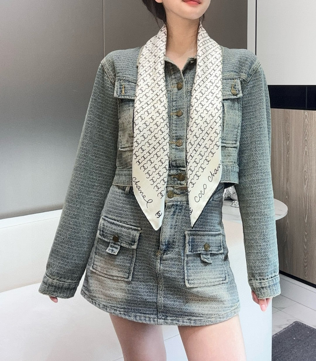 CHANEL 25S SCARF 90 IN SILK 732138