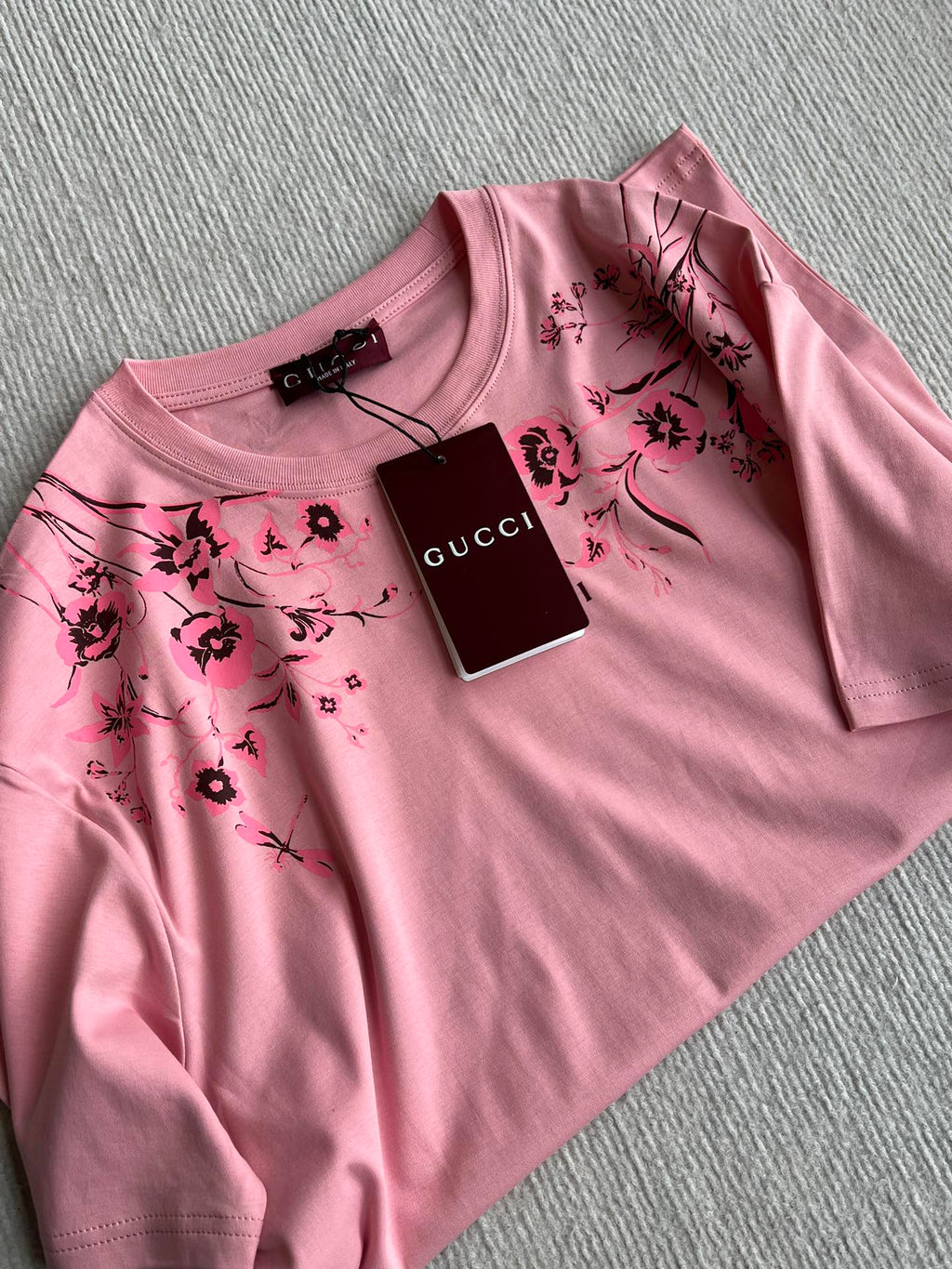 GUCCI SHORT SLEEVE LOGO PRINTED T-SHIRT 275723