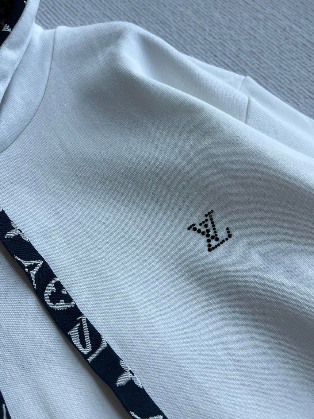 LOUIS VUITTON LOUIS VUITTON HOODED SWEATSHIRT 275701