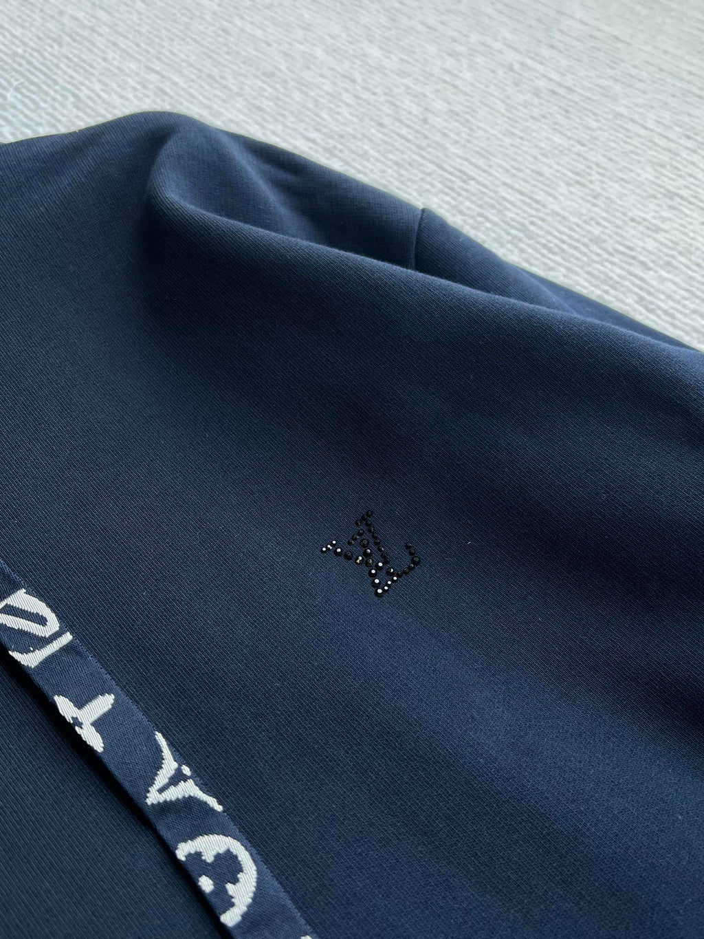 LOUIS VUITTON LOUIS VUITTON HOODED SWEATSHIRT 275702