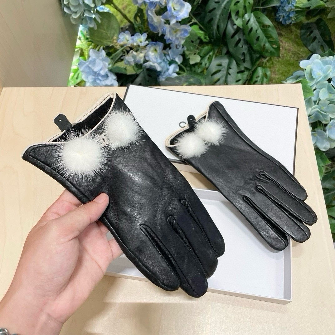 CHANEL GLOVES IN BLACK LAMBSKIN WITH LAMB FUR 463823