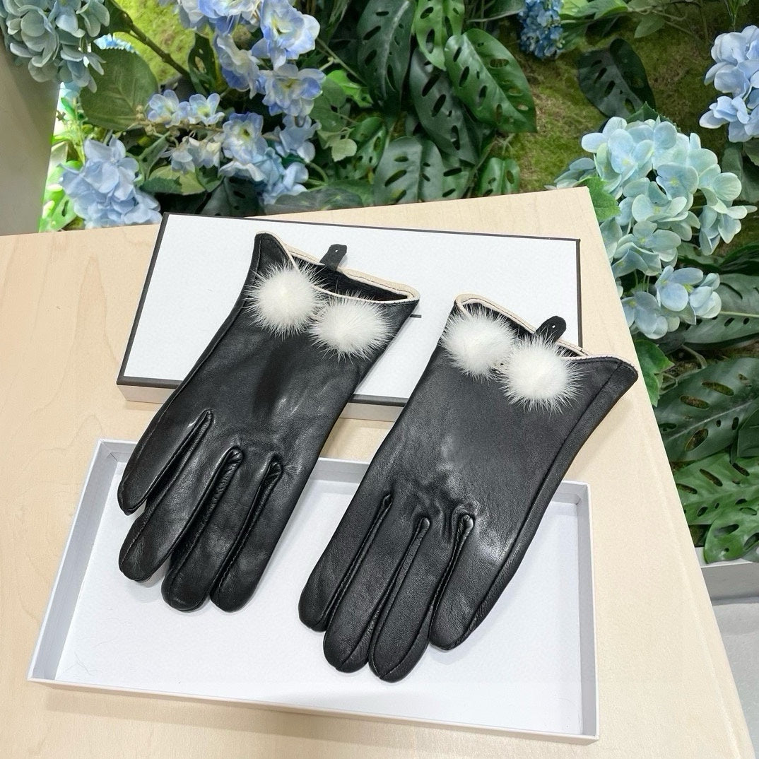 CHANEL GLOVES IN BLACK LAMBSKIN WITH LAMB FUR 463823