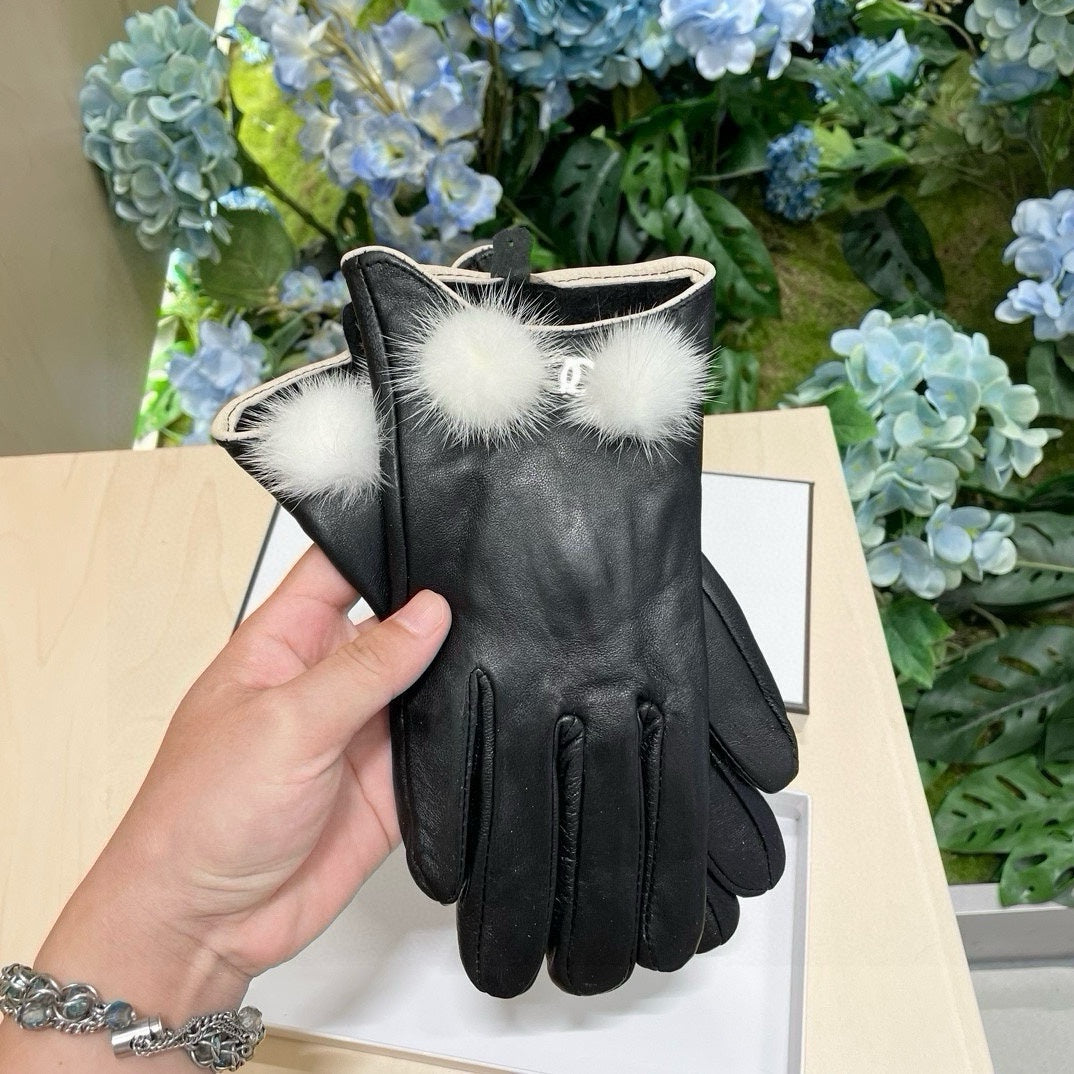 CHANEL GLOVES IN BLACK LAMBSKIN WITH LAMB FUR 463823