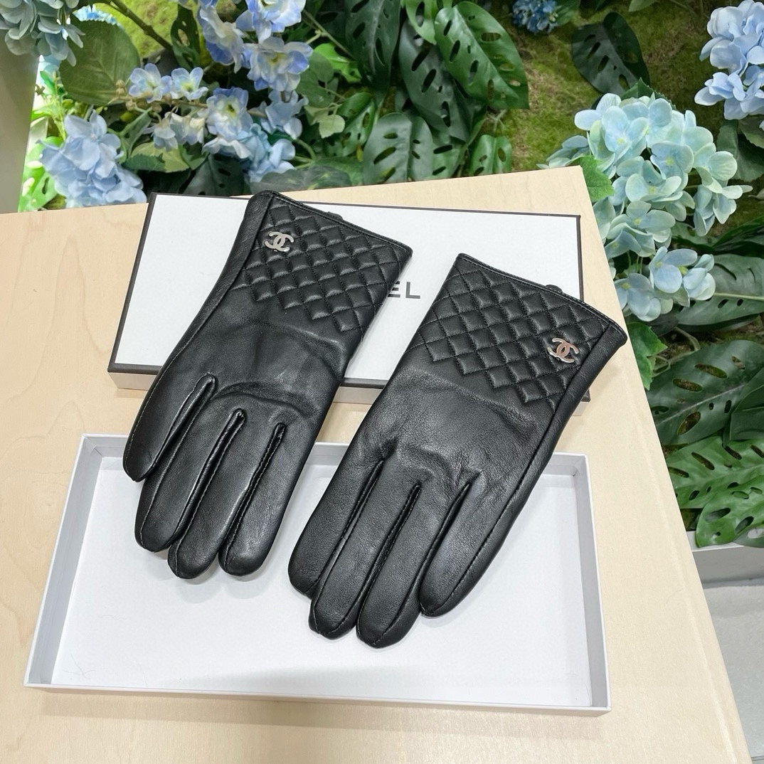 CHANEL GLOVES IN BLACK LAMBSKIN 463825
