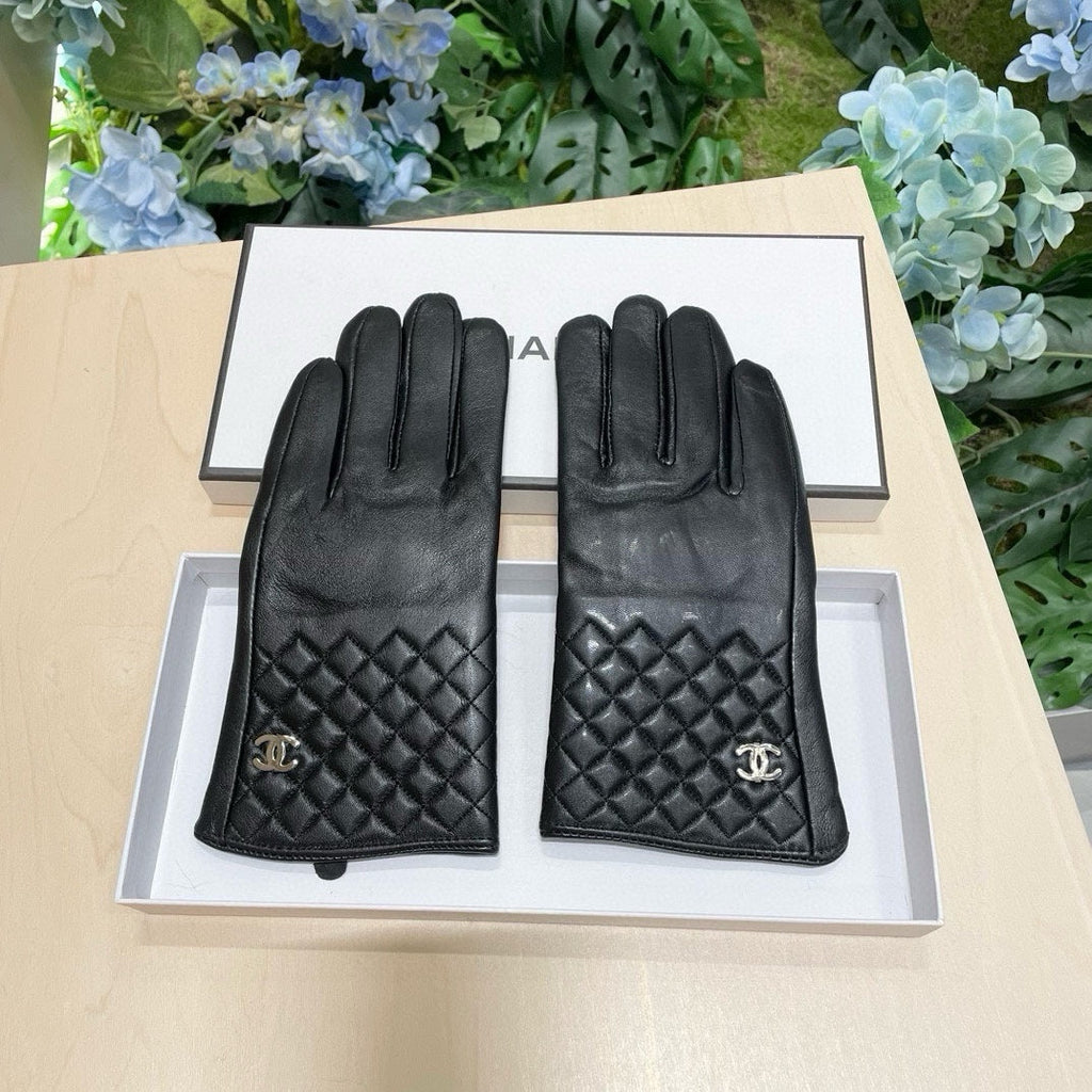 CHANEL GLOVES IN BLACK LAMBSKIN 463825
