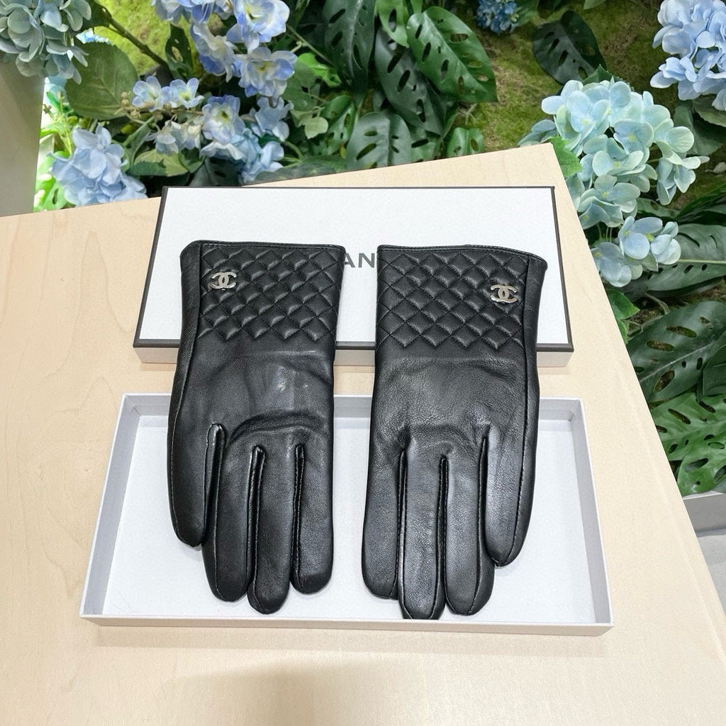CHANEL GLOVES IN BLACK LAMBSKIN 463825