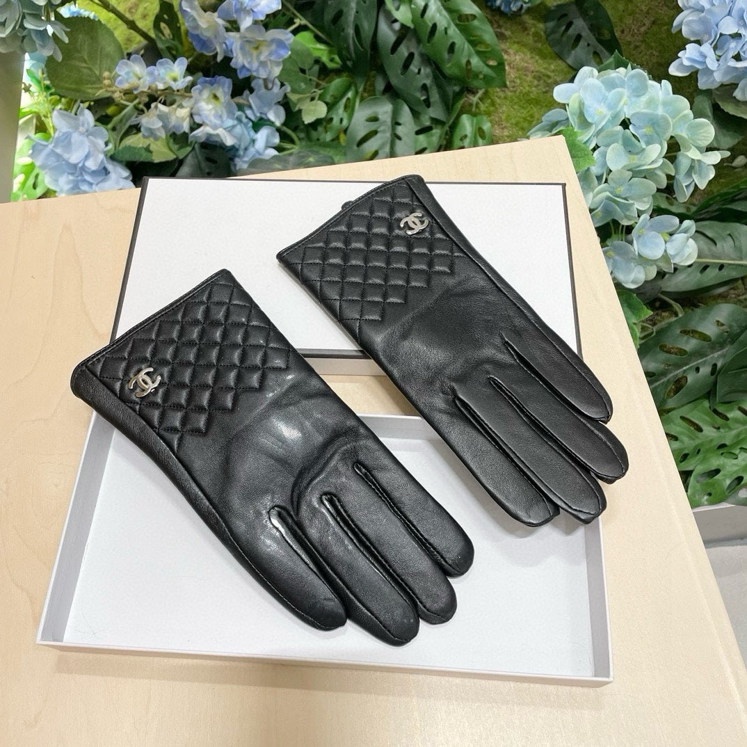 CHANEL GLOVES IN BLACK LAMBSKIN 463825