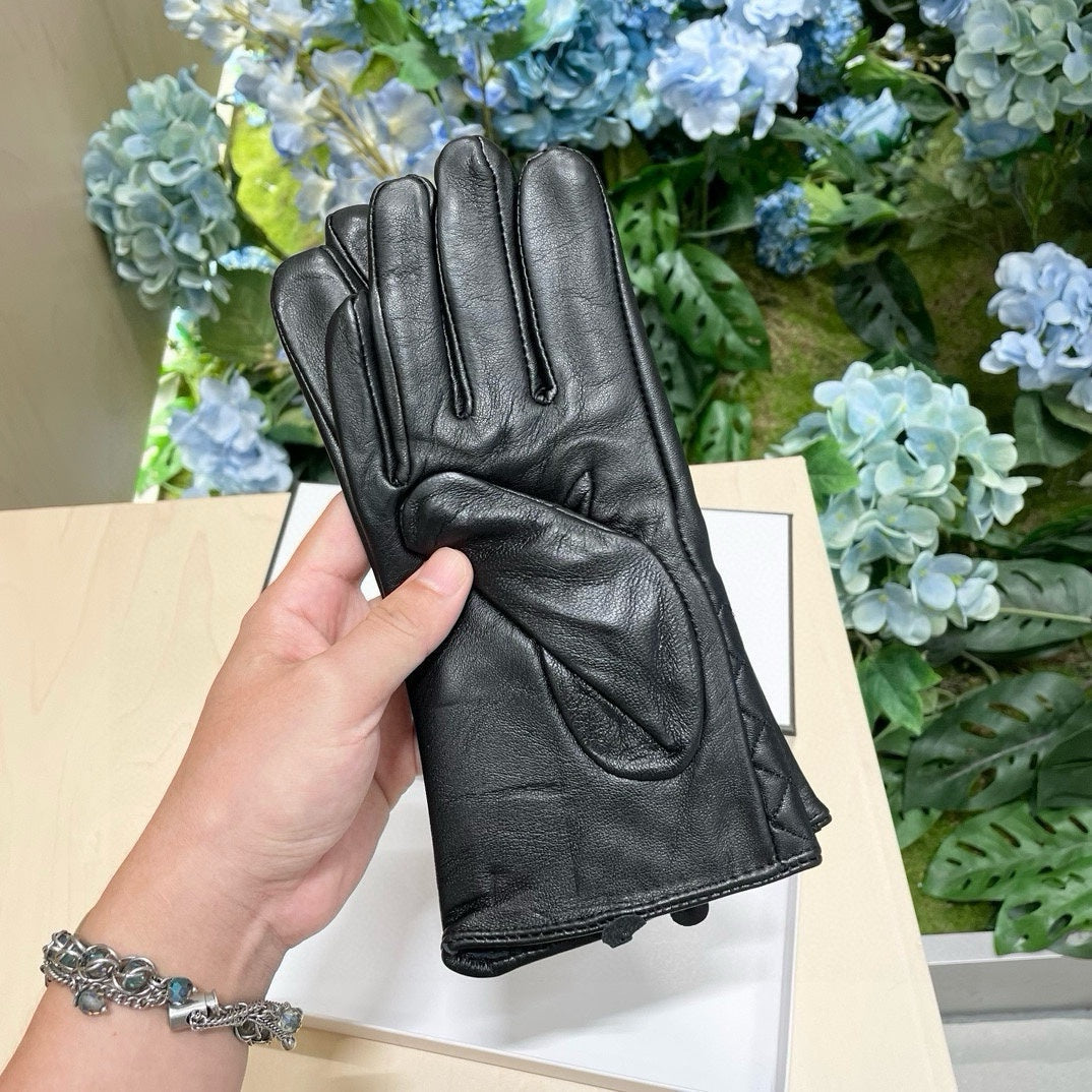 CHANEL GLOVES IN BLACK LAMBSKIN 463825