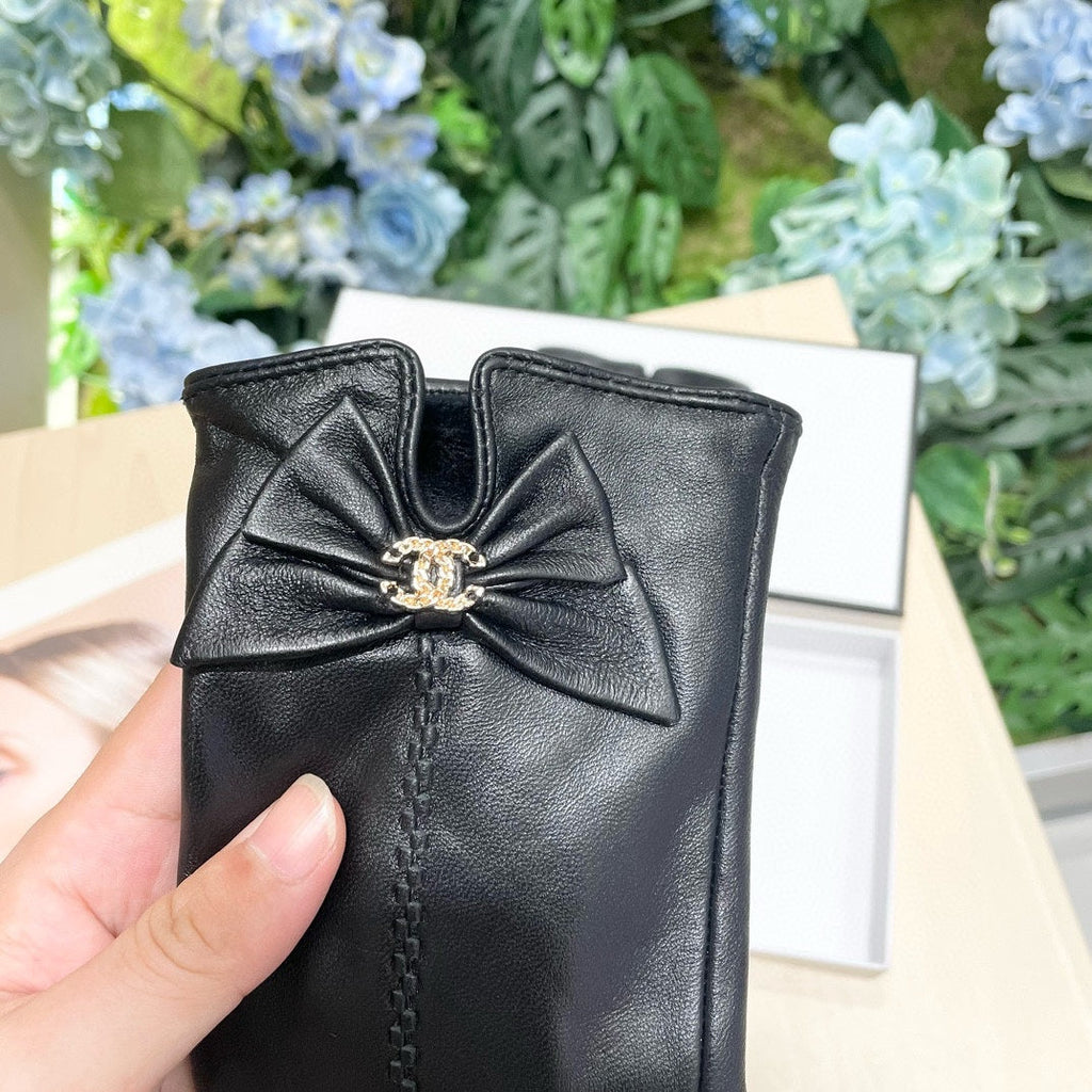 CHANEL GLOVES IN BLACK LAMBSKIN 464983
