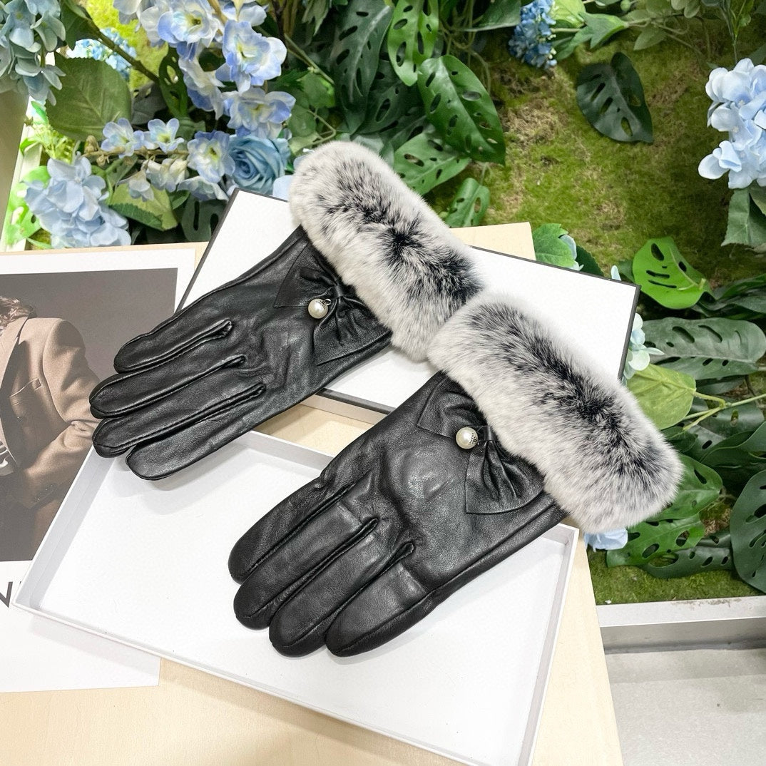 CHANEL GLOVES IN BLACK LAMBSKIN WITH RABBIT FUR 465072