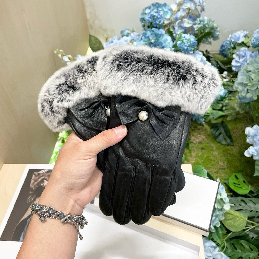 CHANEL GLOVES IN BLACK LAMBSKIN WITH RABBIT FUR 465072