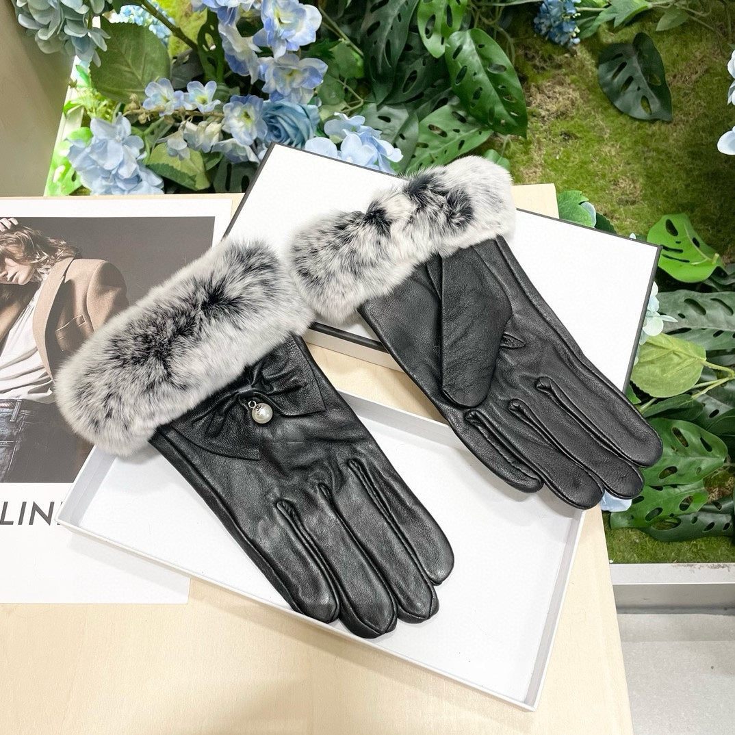 CHANEL GLOVES IN BLACK LAMBSKIN WITH RABBIT FUR 465072