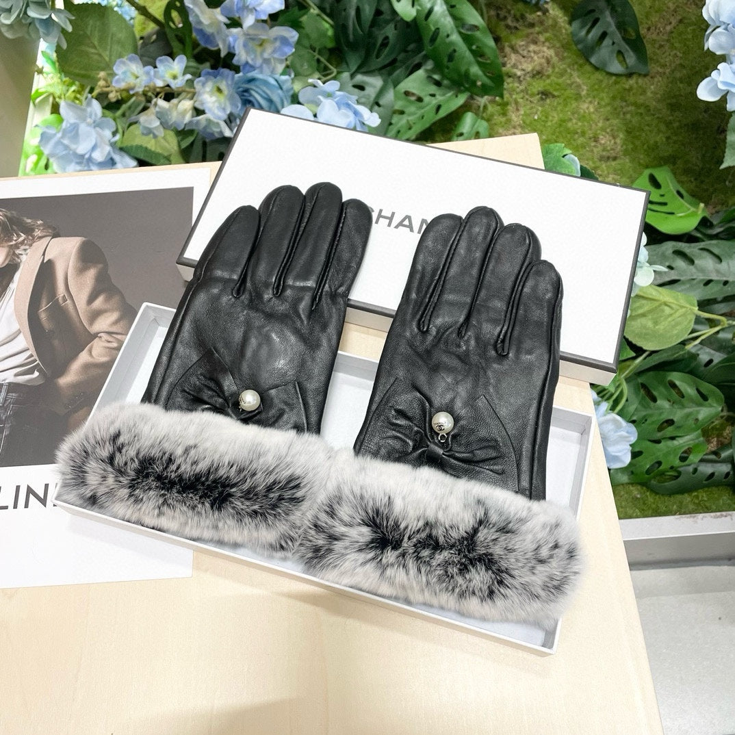 CHANEL GLOVES IN BLACK LAMBSKIN WITH RABBIT FUR 465072