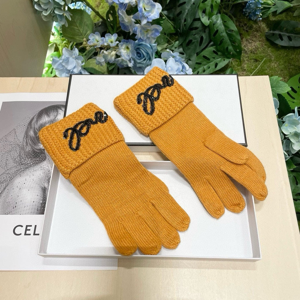 CHANEL GLOVES IN MUSTARD YELLOW WOOL WITH BLACK LOGO 465776