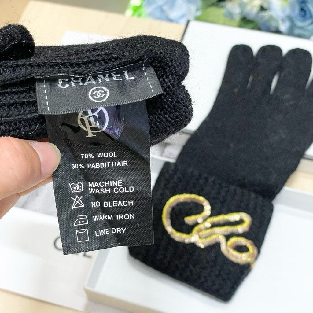 CHANEL GLOVES IN BLACK WOOL WITH YELLOW LOGO 465778