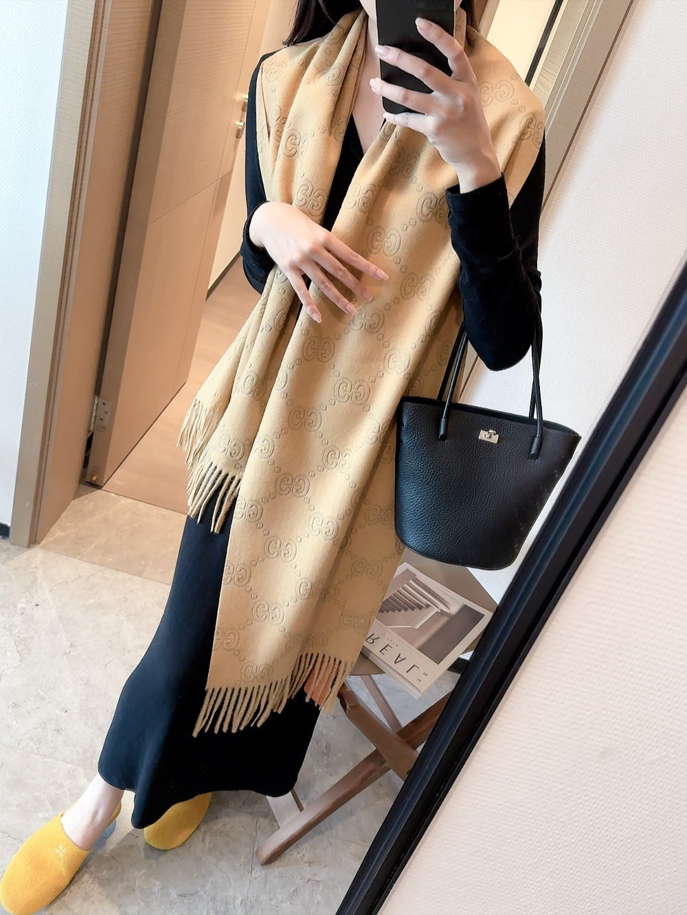 GUCCI SCARF IN PEANUT BROWN CASHMERE 405595