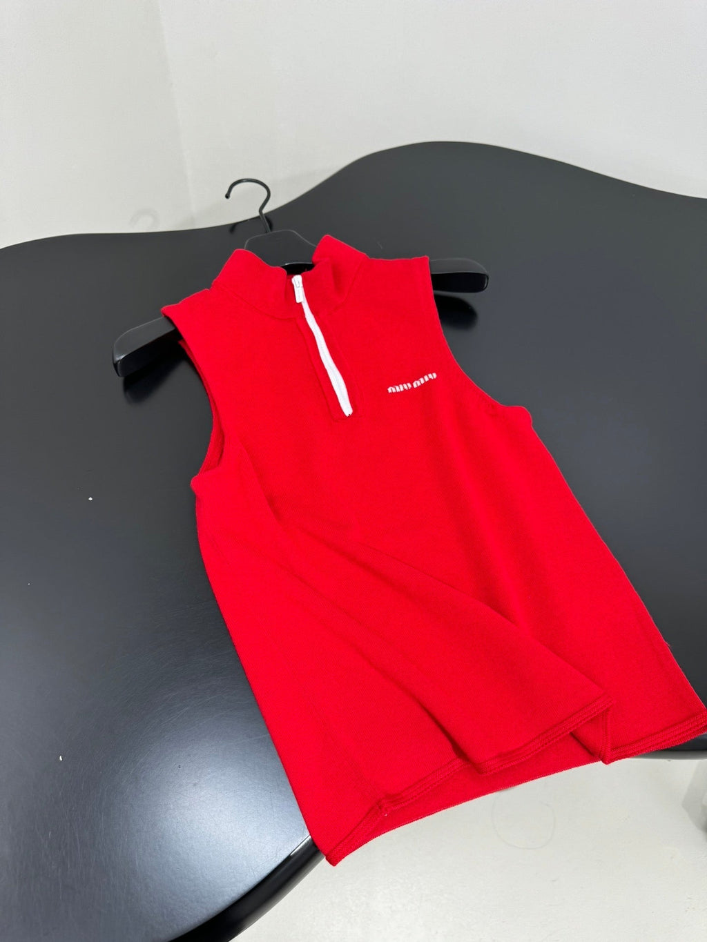 MIUMIU KNIT VEST STYLE 570