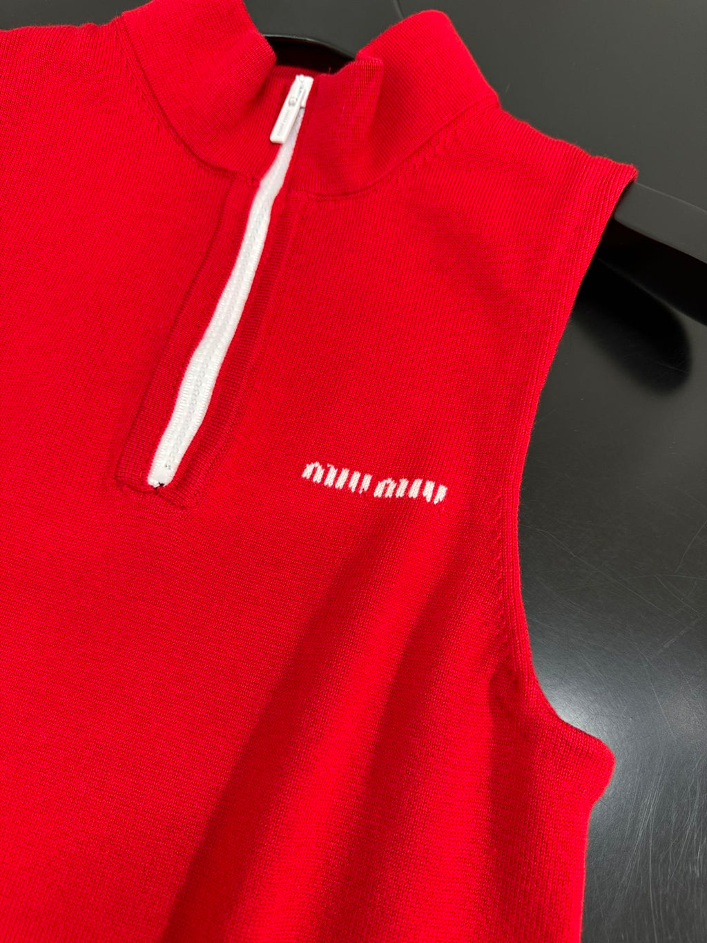 MIUMIU KNIT VEST STYLE 570