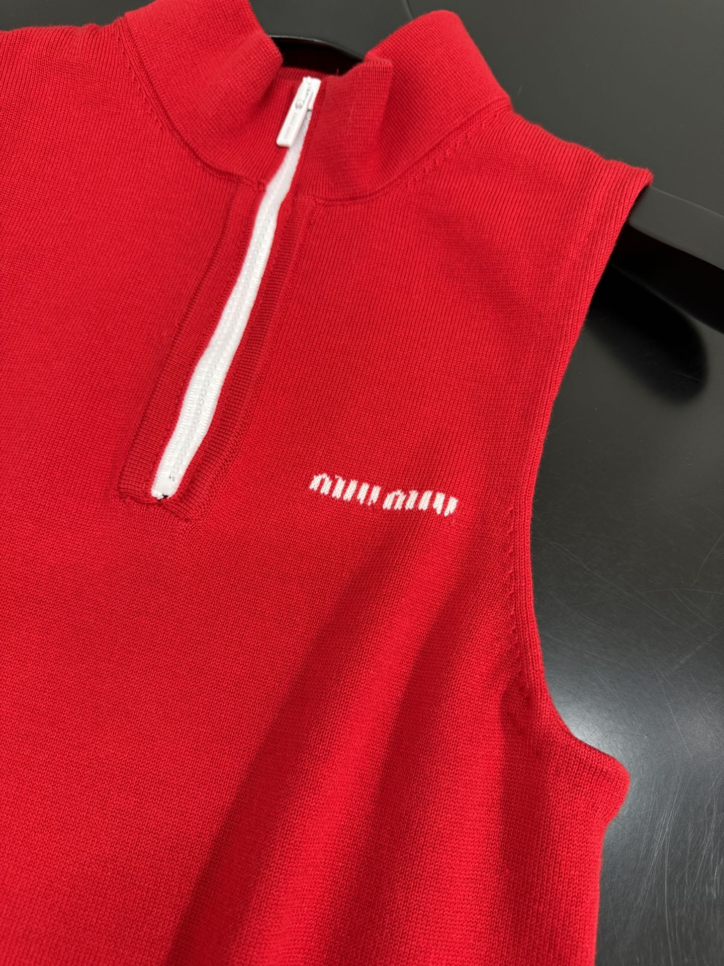 MIUMIU KNIT VEST STYLE 570