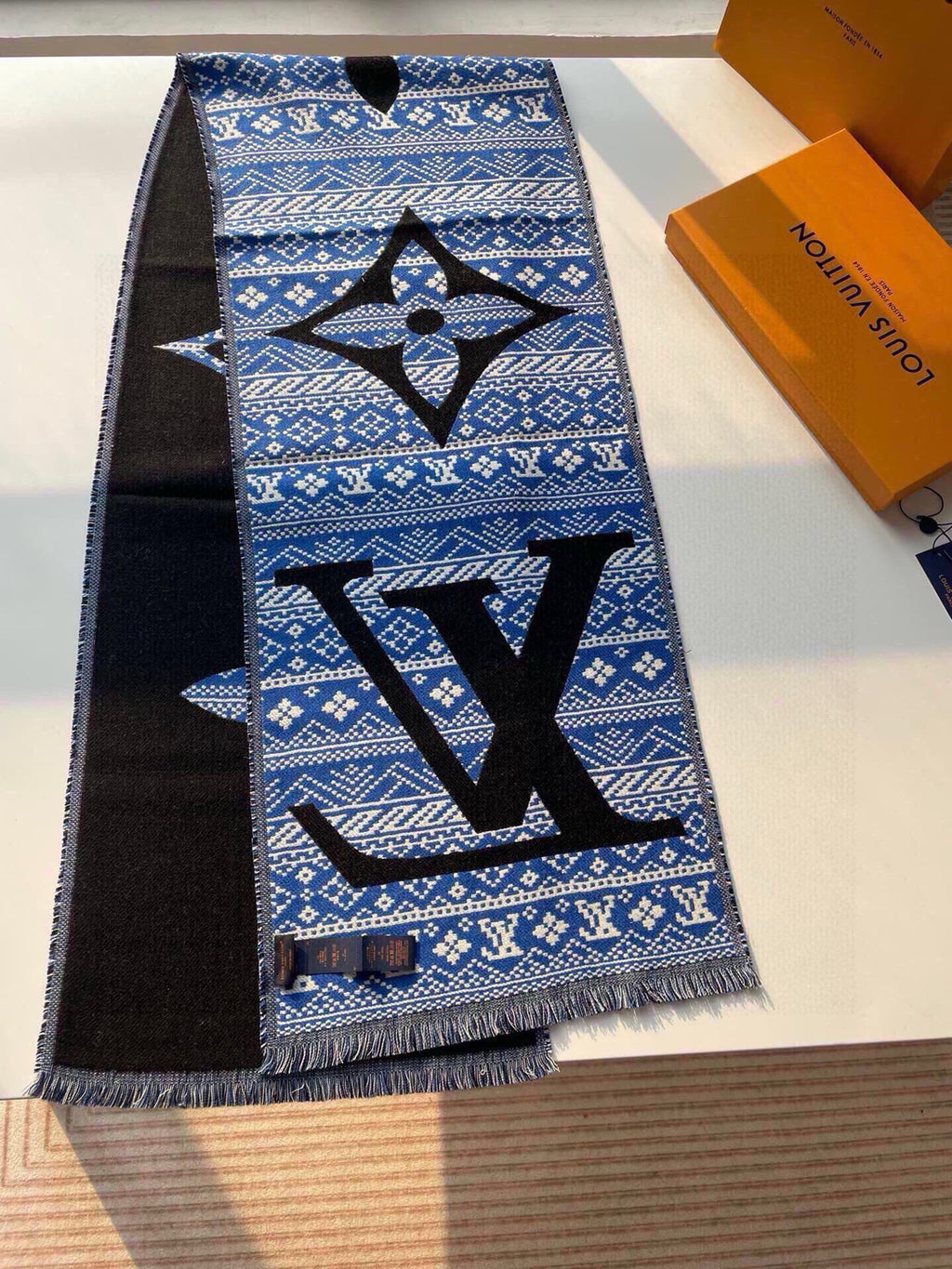 LOUIS VUITTON SCARF 200 CM IN BLACK MIX BLUE WOOL 390040