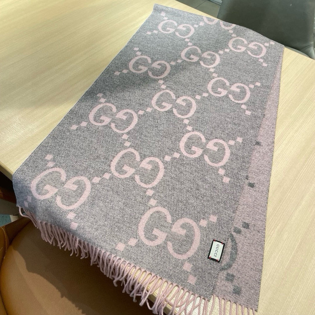 GUCCI JACQUARD PATTERN KNIT SCARF 195 CM WITH TASSELS HARBOR GRAY MIX LIGHT PINK 403748