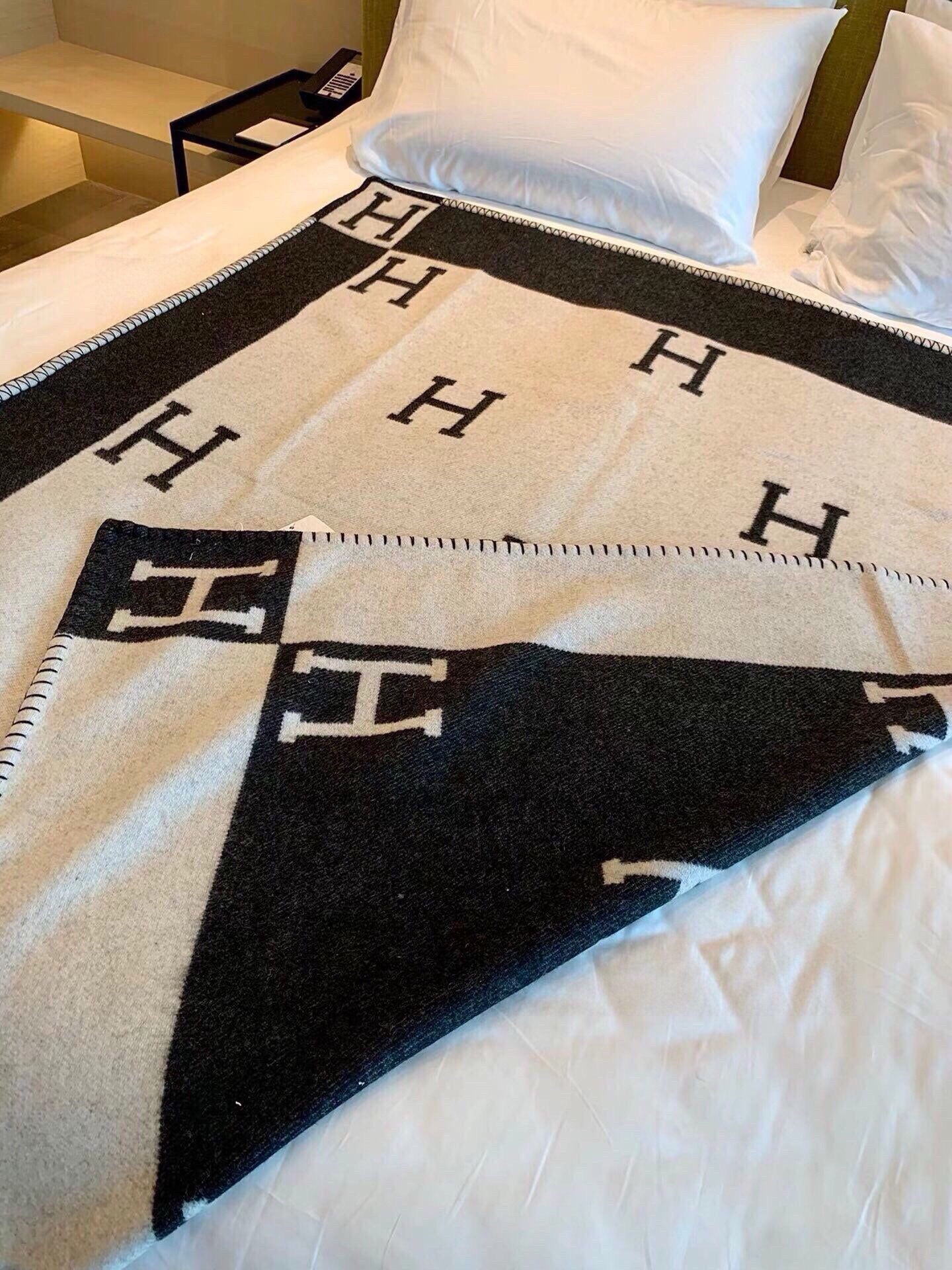 HERMES TIGRE BAYADERE BLANAVALON III THROW BLANKET IN BLACK CASERE 407142