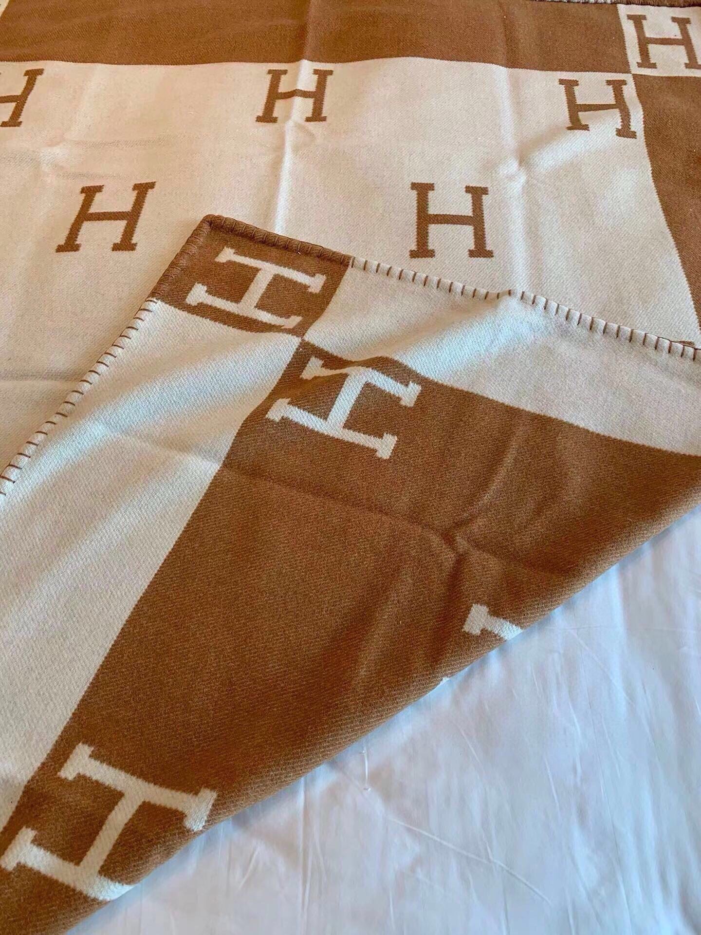 HERMES TIGRE BAYADERE BLANAVALON III THROW BLANKET IN CAMEL BROWN CASERE 407143