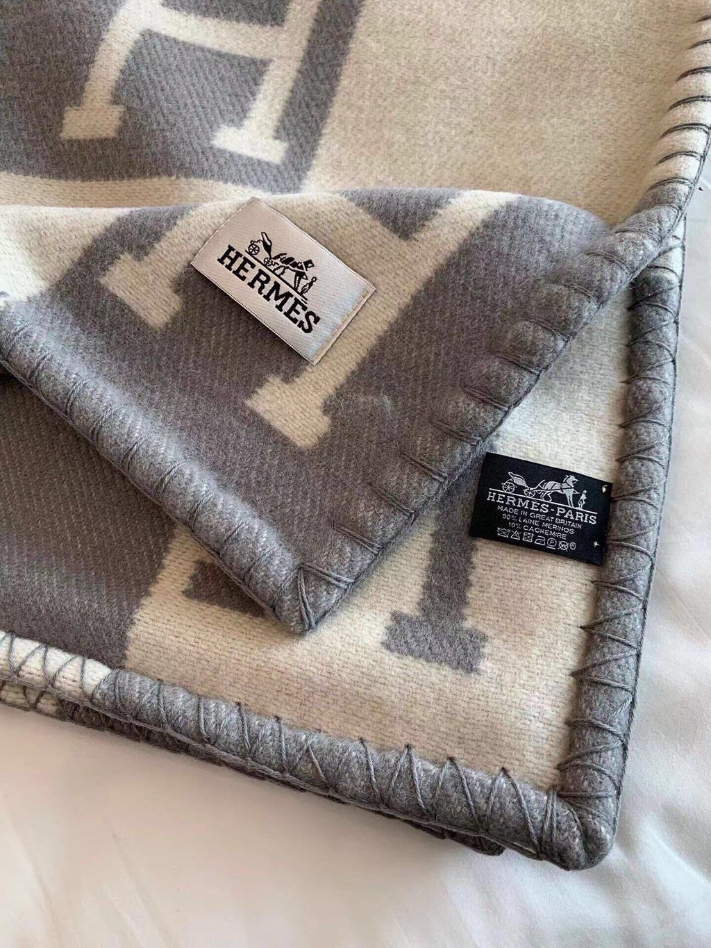 HERMES TIGRE BAYADERE BLANAVALON III THROW BLANKET IN LIGHT GRAY CASERE 407144