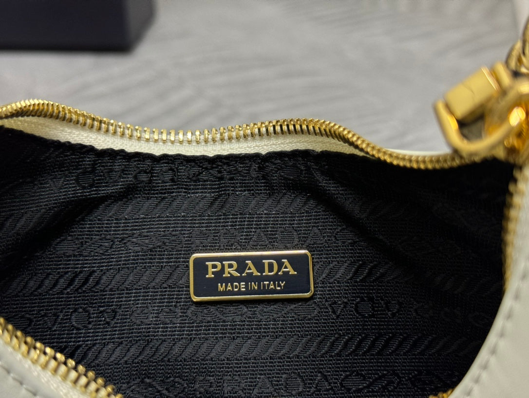 PRADA HOBO BAG 23 IN WHITE NAPPA LAMBSKIN GOLD CHAIN