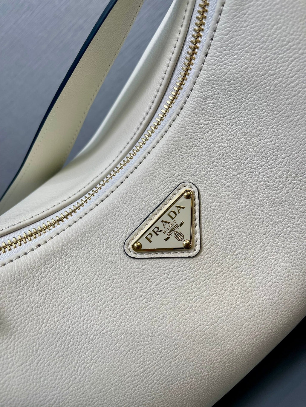 PRADA LARGE HOBO BAG 39 IN WHITE SOFT LAMBSKIN