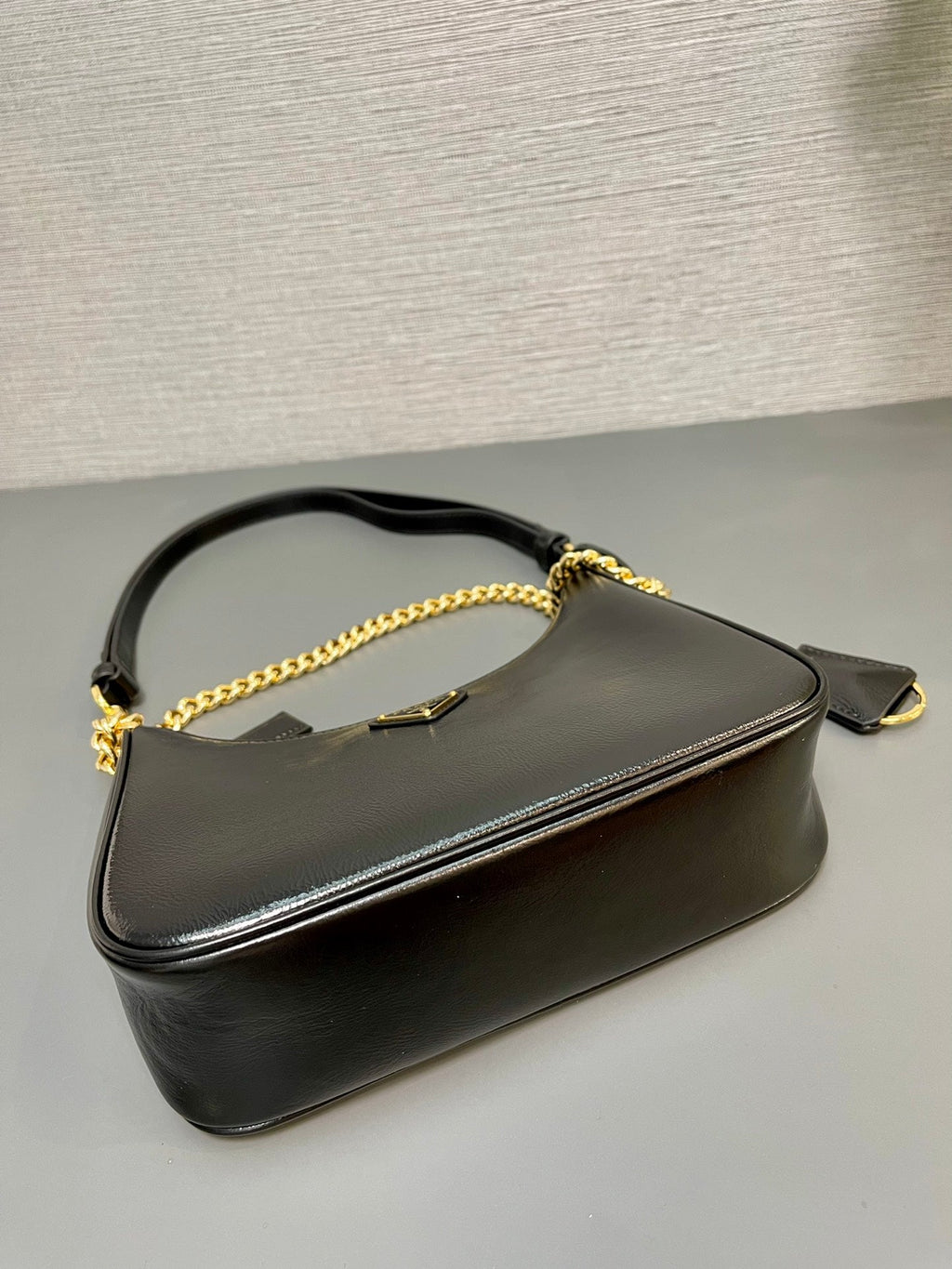 PRADA HOBO BAG 23 IN BLACK PATENT NAPPA LAMBSKIN GOLD HARDWARE