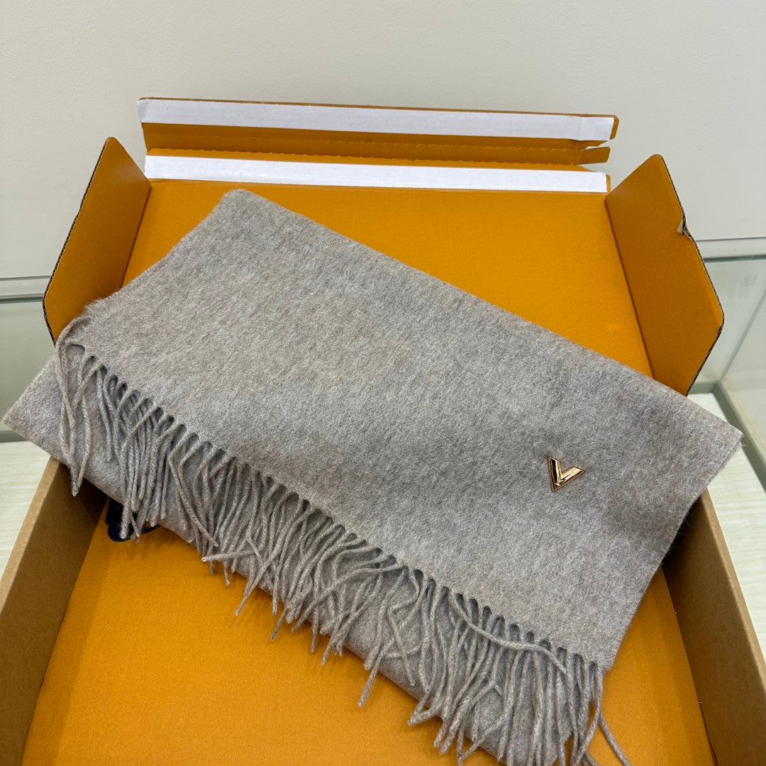 LOUIS VUITTON SCARF 200 CM IN PALE GRAY CASHMERE WITH GOLD LOGO 393102