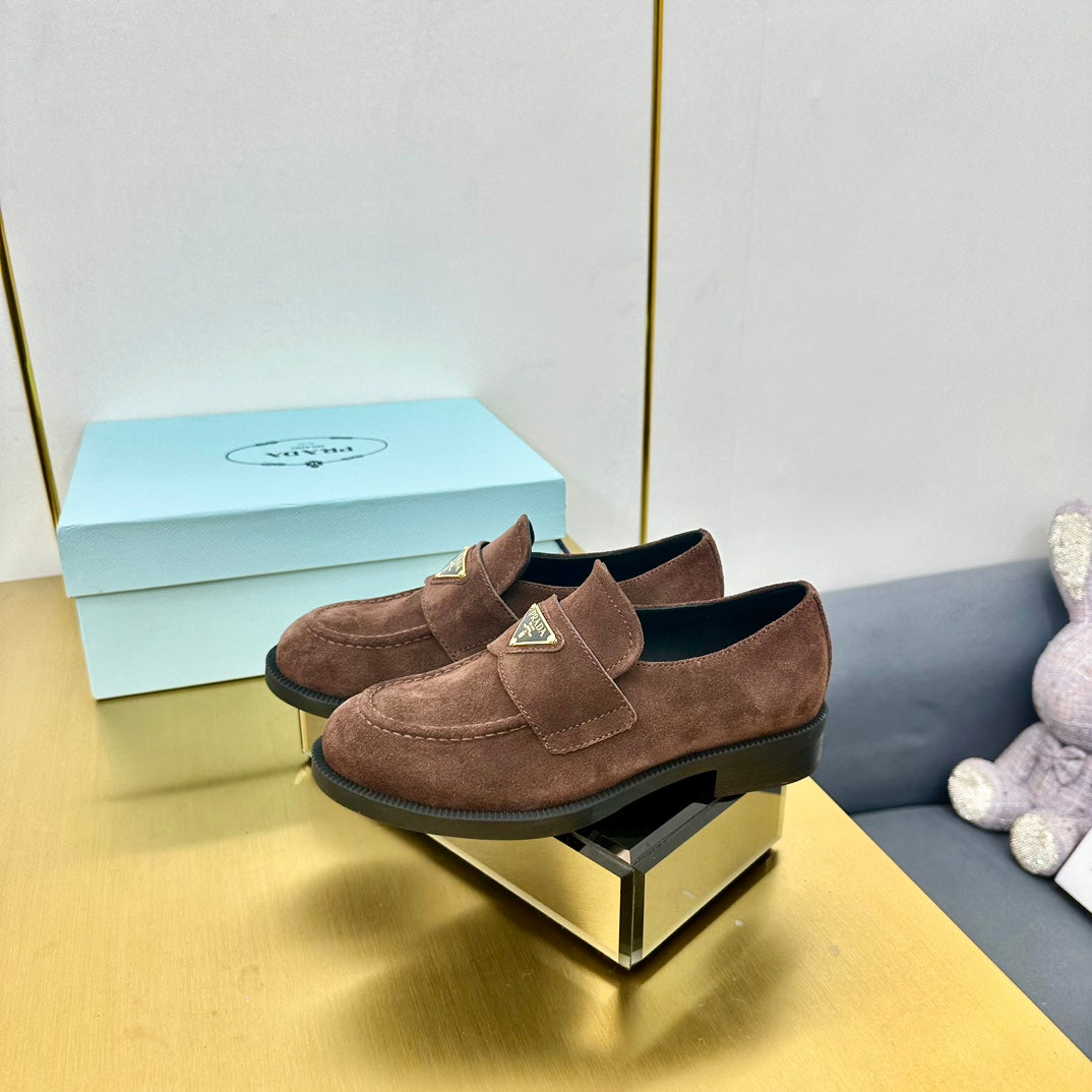 PRADA LOAFERS ATTACHED TRIANGLE LOGO IN WALNUT BROWN SUEDE