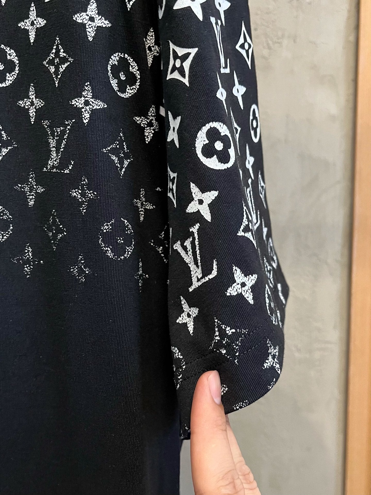 LOUIS VUITTON LV T-SHIRT IN BLACK MONOGRAM COTTON 238858