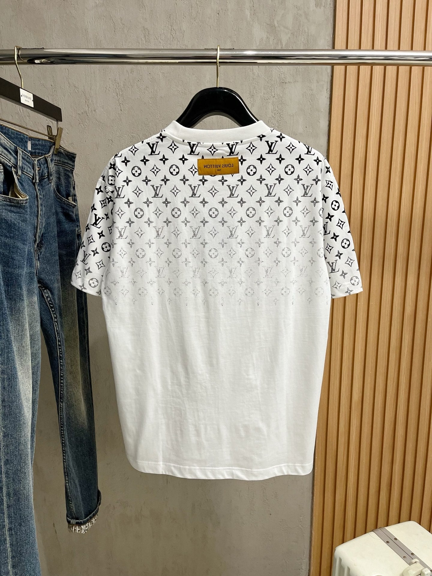 LOUIS VUITTON LV T-SHIRT IN WHITE MONOGRAM COTTON 238857