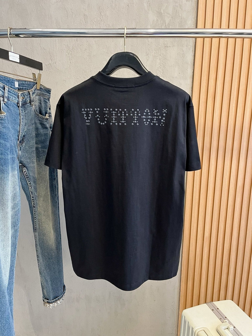 LOUIS VUITTON LV T-SHIRT IN BLACK PURE COTTON WITH EMBROIDERED LOGO 238772