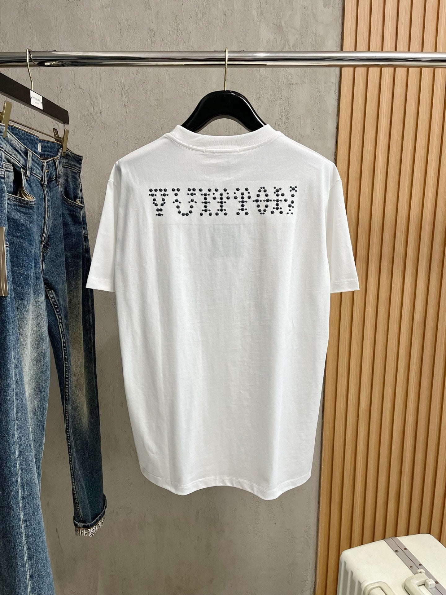 LOUIS VUITTON LV T-SHIRT IN WHITE PURE COTTON WITH EMBROIDERED LOGO 238773