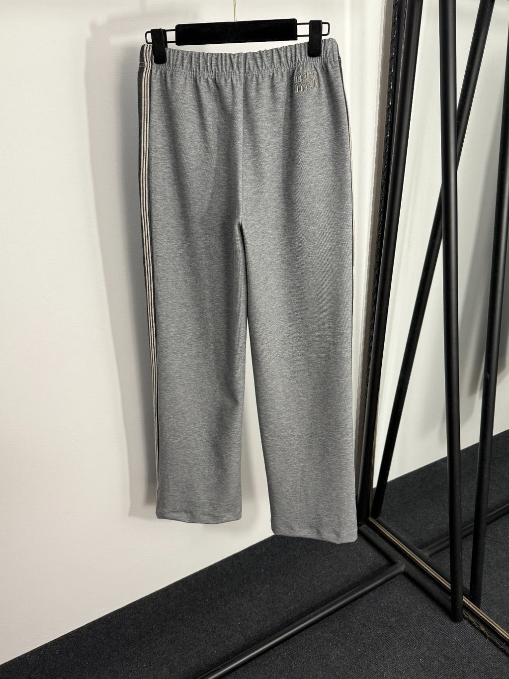 MIUMIU SWEATSHIRT AND STRAIGHT PANTS SET STYLE 224