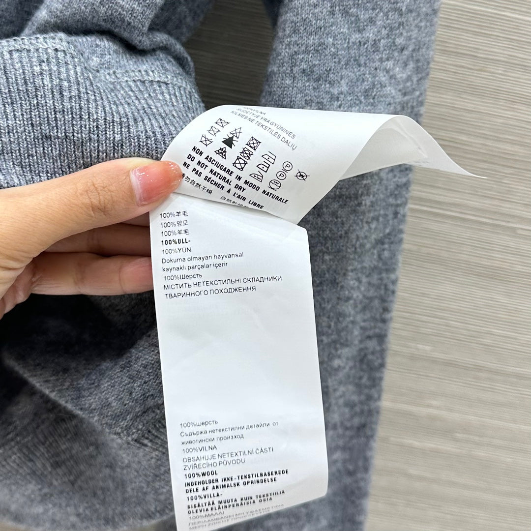 MIUMIU SWEATER STYLE 666
