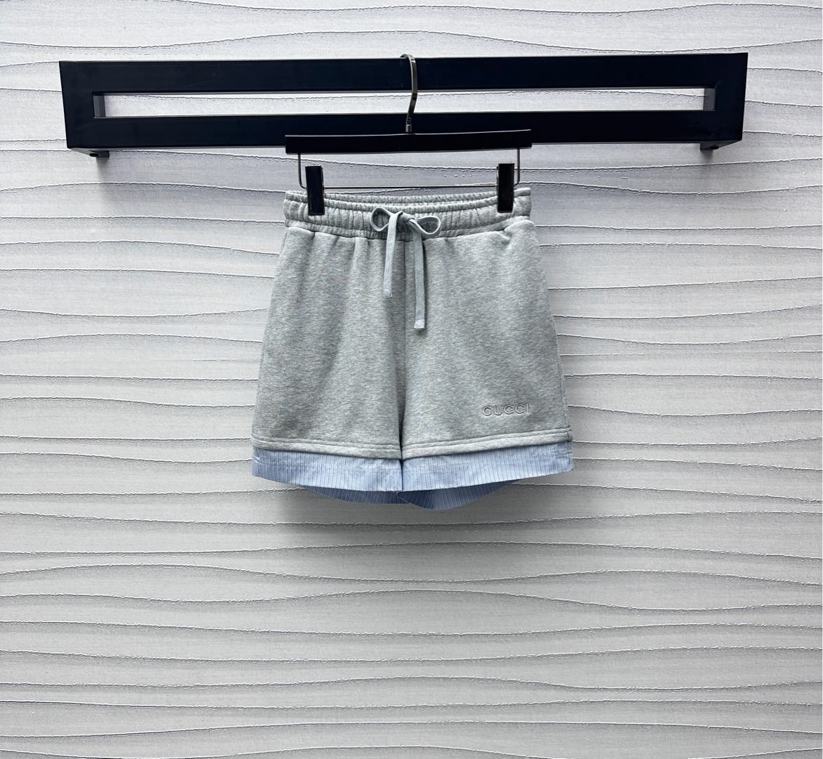 GUCCI SWEATSHIRT AND SHORTS SET IN GREY