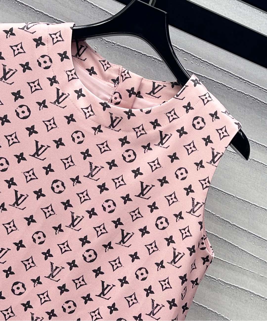 LOUIS VUITTON LV SLEEVELESS DRESS 267857