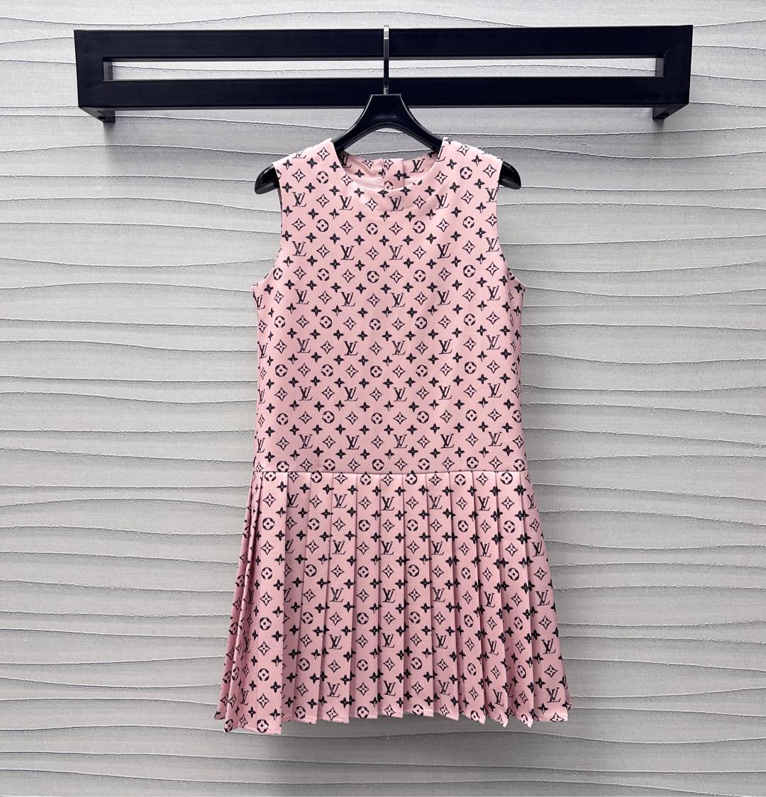 LOUIS VUITTON LV SLEEVELESS DRESS 267857